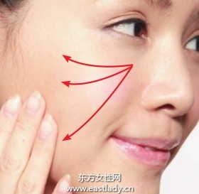 粉底液塑造质感轻薄无暇底妆