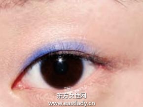 眼妆教程打造中性风牛仔蓝眼妆