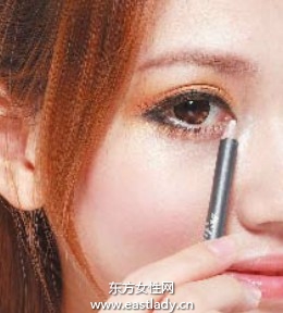 半包围式妆容画法成就少女纯真浪漫