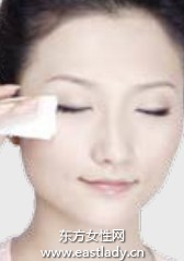 简单六步轻松卸掉睫毛膏