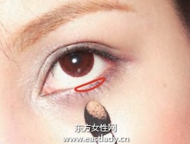 眼影基本画法提升面部立体感