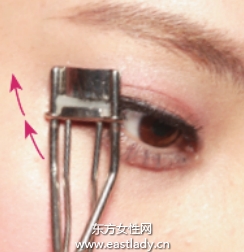 睫毛膏怎么刷刷出纤长感