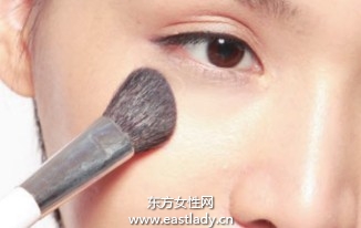 遮盖黑眼圈提亮眼周黯沉肤色