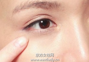 遮盖黑眼圈提亮眼周黯沉肤色