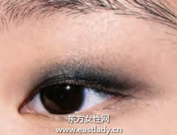 彩色眼线笔画出美美大眼妆