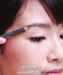 画眉毛之画出柔和气质美人眉