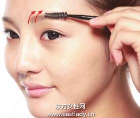 简单使用化妆海绵模糊分界线