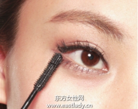 睫毛膏怎么刷刷出纤长感