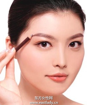 眉笔、眉粉、眉膏使用起来各有长短
