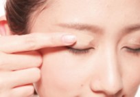 一分钟修补易晕妆的眉部与眼部