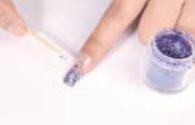 美甲教程之打造神秘蓝色镶钻美甲