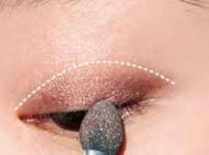 单眼皮MM深邃酒红微醺妆眼妆画法