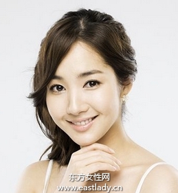 粉嫩清新少女晨妆凸显清纯感