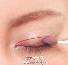 光感樱花芭比眼妆的画法