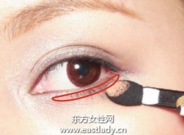 眼影基本画法提升面部立体感