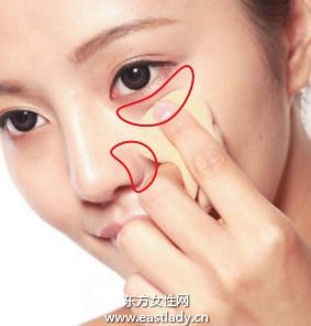 简单使用化妆海绵模糊分界线