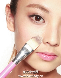 肌肤遮瑕法遮盖鼻部毛孔粗大