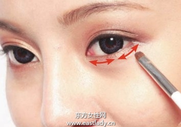 眼线液勾勒光泽质感深邃眼妆