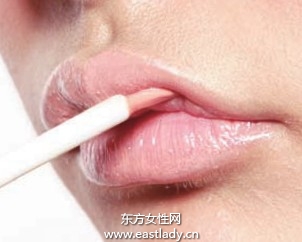 使唇膏不容易脱色的唇妆教程