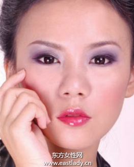 酷酷魔女妆给人冷艳姿态