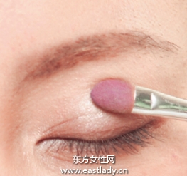 光感樱花芭比眼妆的画法