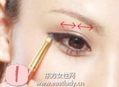 埋入式眼线画法画出柔媚印象大眼妆