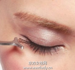 浓密束状型假睫毛的贴法图解