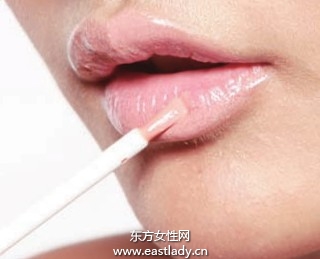 使唇膏不容易脱色的唇妆教程