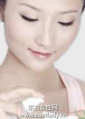 简单六步轻松卸掉睫毛膏