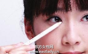 小小眼线画出大眼效果