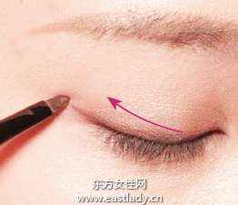 眼线膏提升眼妆融合度