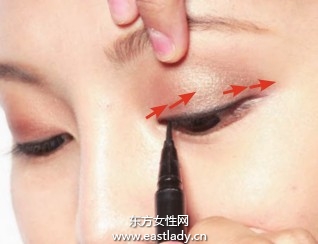 眼线液勾勒光泽质感深邃眼妆