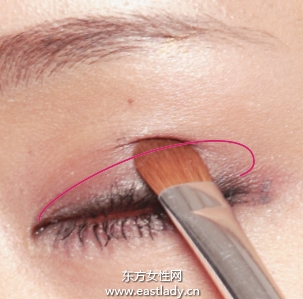 眼妆的画法之画出茶色眼妆
