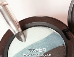 混血感透明蓝色眼妆的画法