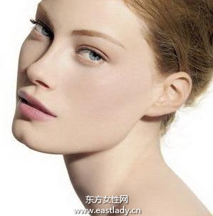 上妆后出现浮粉问题如何修复