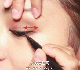 眼线液勾勒光泽质感深邃眼妆