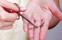 芭比式假睫毛贴法打造可爱妆容