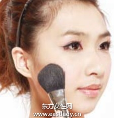 立体熟练底妆 实现小脸形