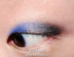眼妆教程打造中性风牛仔蓝眼妆