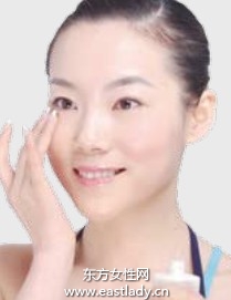 化妆三步骤告别眼袋烦恼