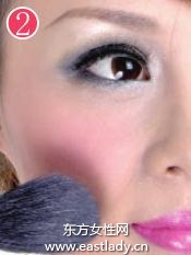 优雅宴会妆化法展现出独有温柔美态