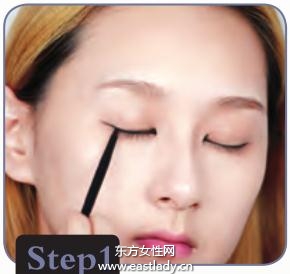 浪漫女性妆容显露都市白领典雅高贵气质