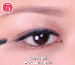 充满活力美人妆 传达快乐气息