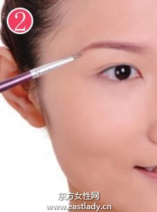 清纯学生妆让青春的气息瞬间展现出来