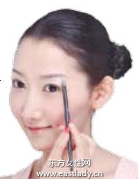 眼妆的正确补妆步骤