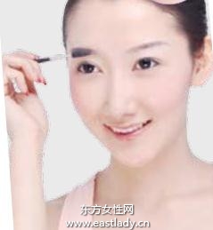 用染眉膏染眉迅速达到改变眉色目的