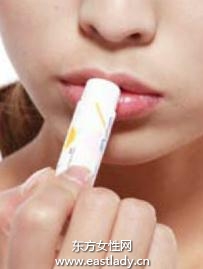 巧克力色系裸色滋润唇妆 诱惑力十足