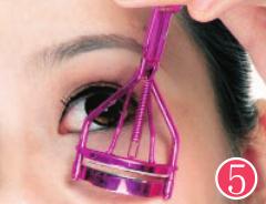 巧使睫毛夹使眼睛电力十足