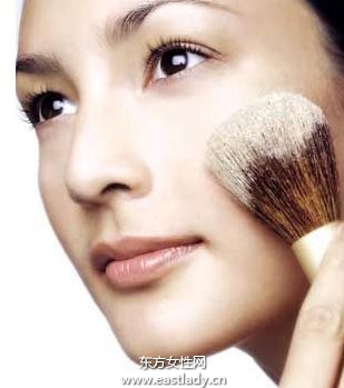 化妆教程之如何挑选最适合的粉底颜色