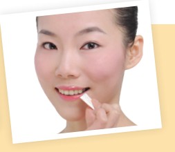 唇部卸妆三步骤 不留残余化妆品